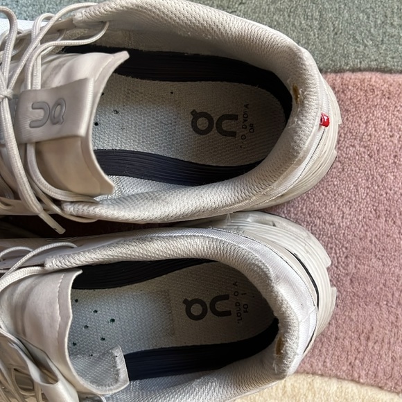 ON Running Cloudnova Form - Picture 9 of 11